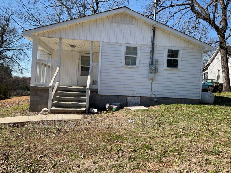 House for rent at 318 Georgia Ave, Florence, AL 35630