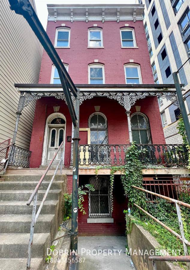 Apartment for rent at 307 W Grace St #1, Richmond, VA 23220