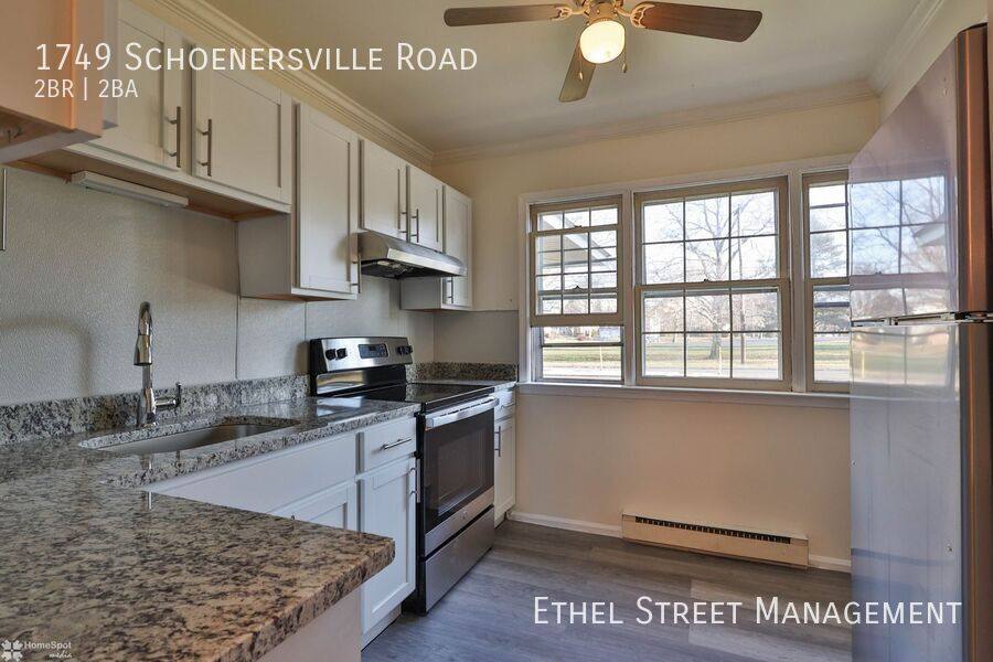 Townhouse for rent at 1749 Schoenersville Rd, Bethlehem, PA 18018