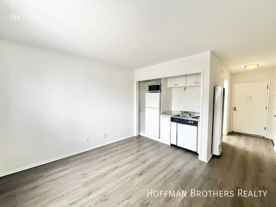 Apartment for rent at 3462 Mentone Ave #103A, Los Angeles, CA 90034