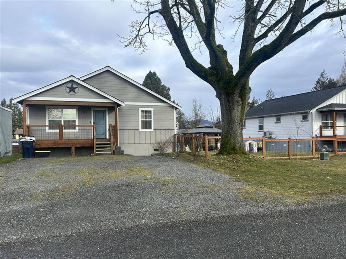 House for rent at 316 Columbia St, Sumas, WA 98295