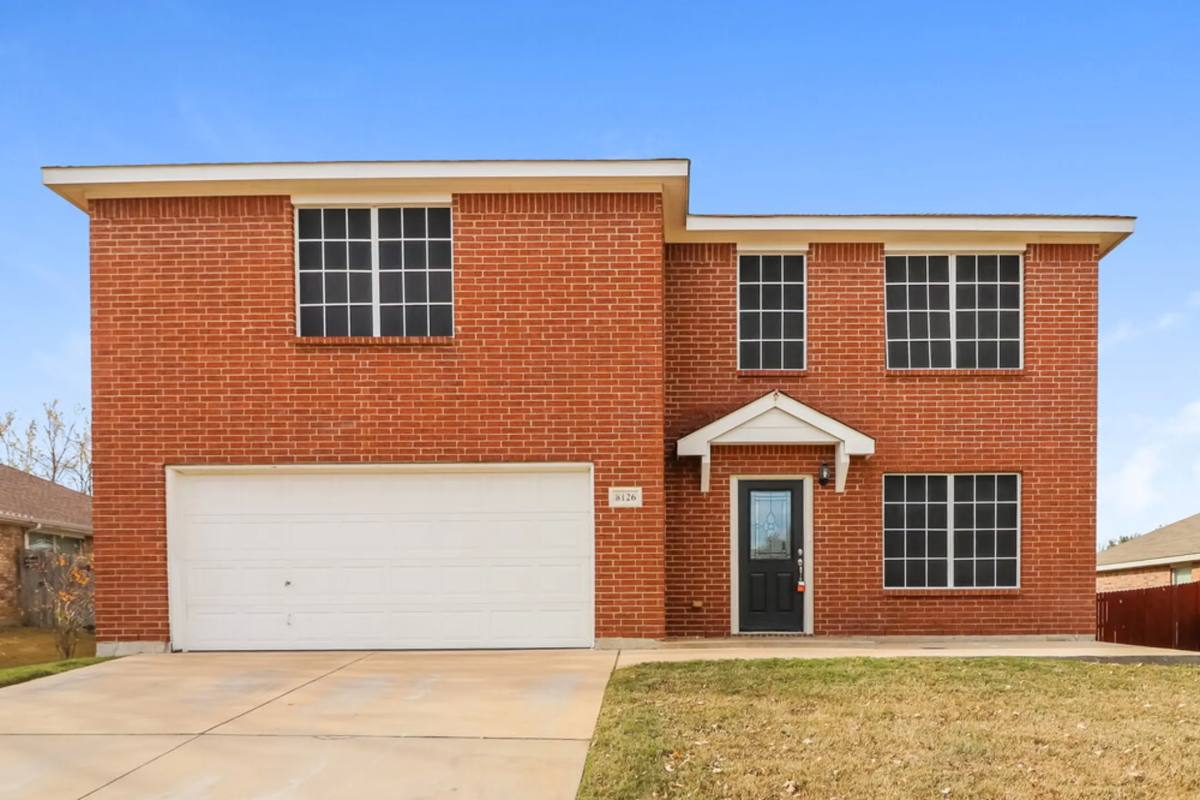 House for rent at 8126 Mossberg Dr, Arlington, TX 76002