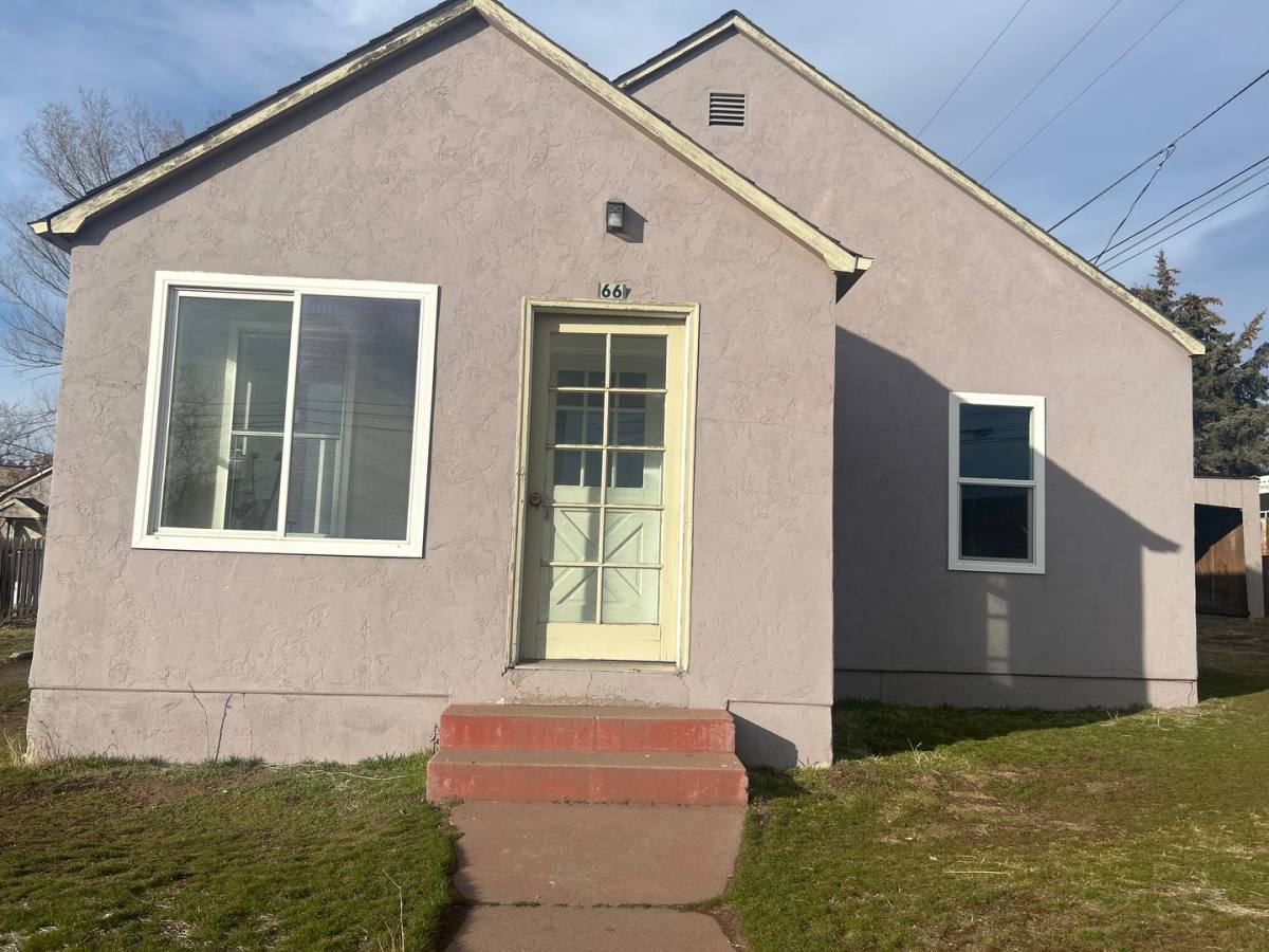 House for rent at 66 NE Oak St, Madras, OR 97741