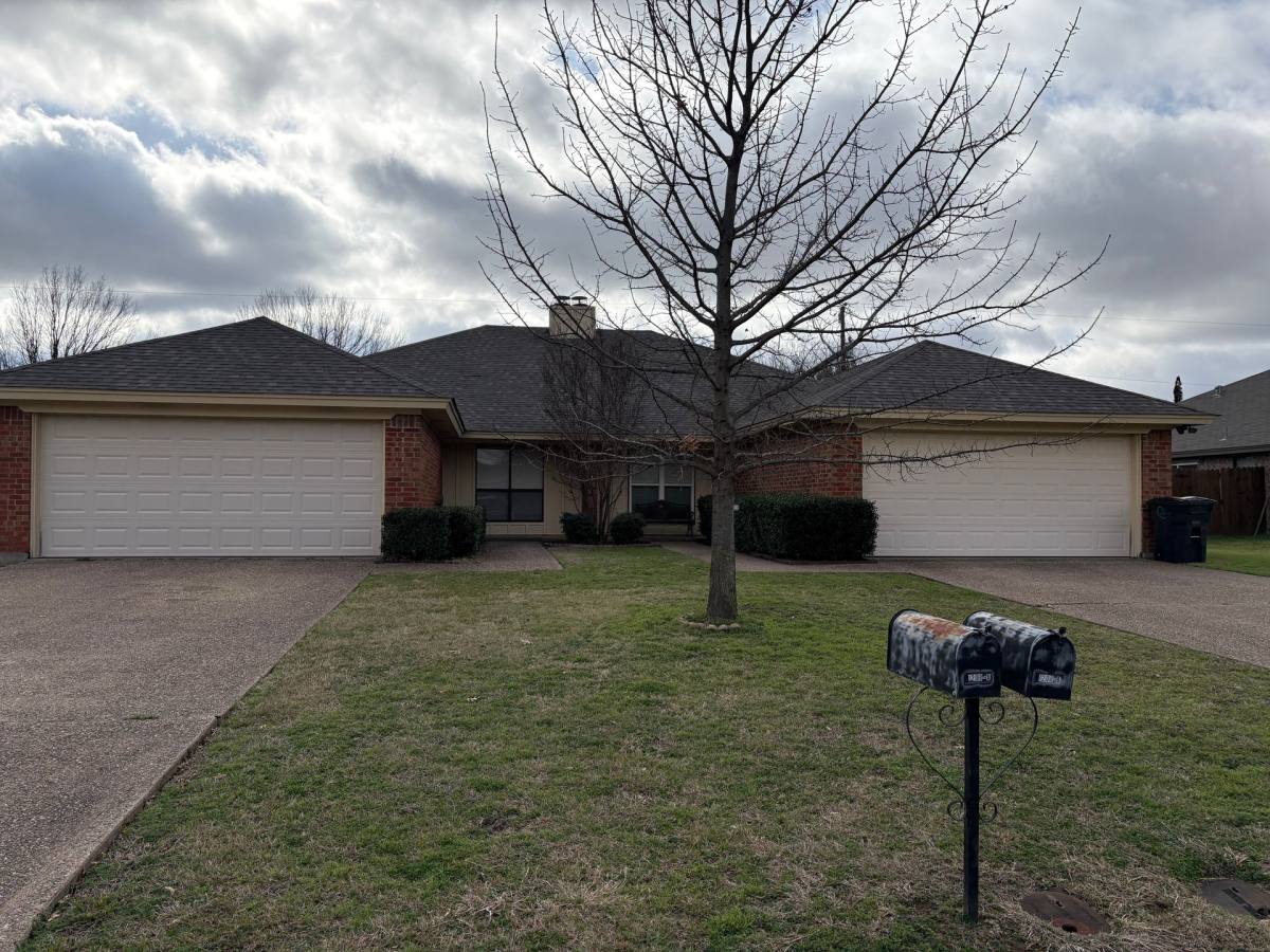 Townhouse for rent at 1208 A Lindsey Lane, Cleburne, TX 76033
