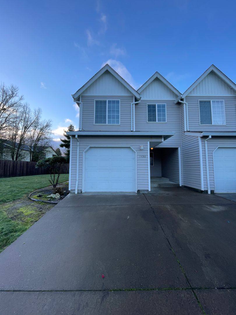 Apartment for rent at 1488-1490 Falcon Loop, Independence, OR 97351