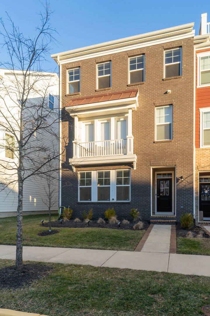 Townhouse for rent at 17655 Falcon Heights St, Dumfries, VA 22026