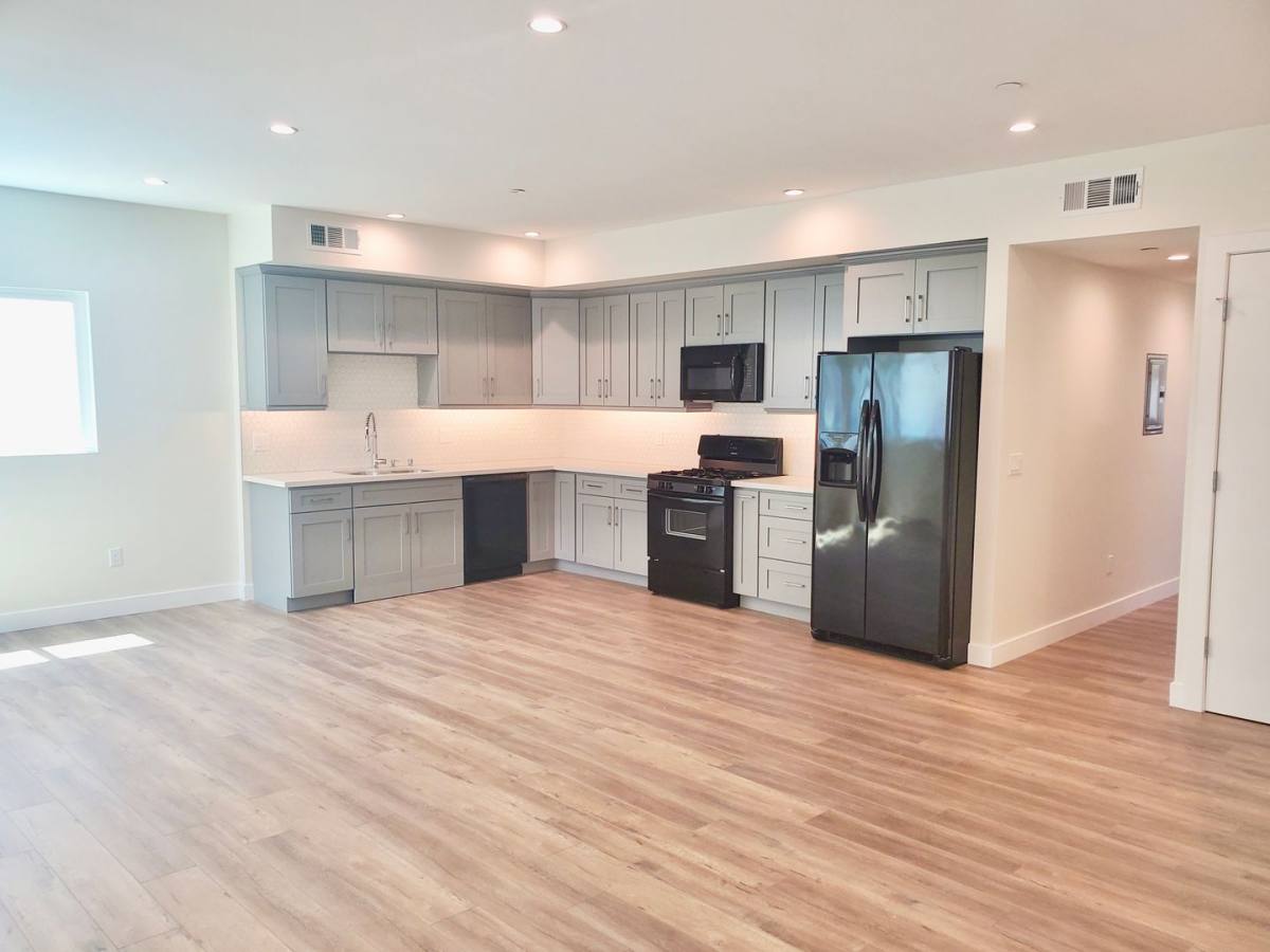 Apartment for rent at 4960 Sepulveda Blvd, Sherman Oaks, CA 91403