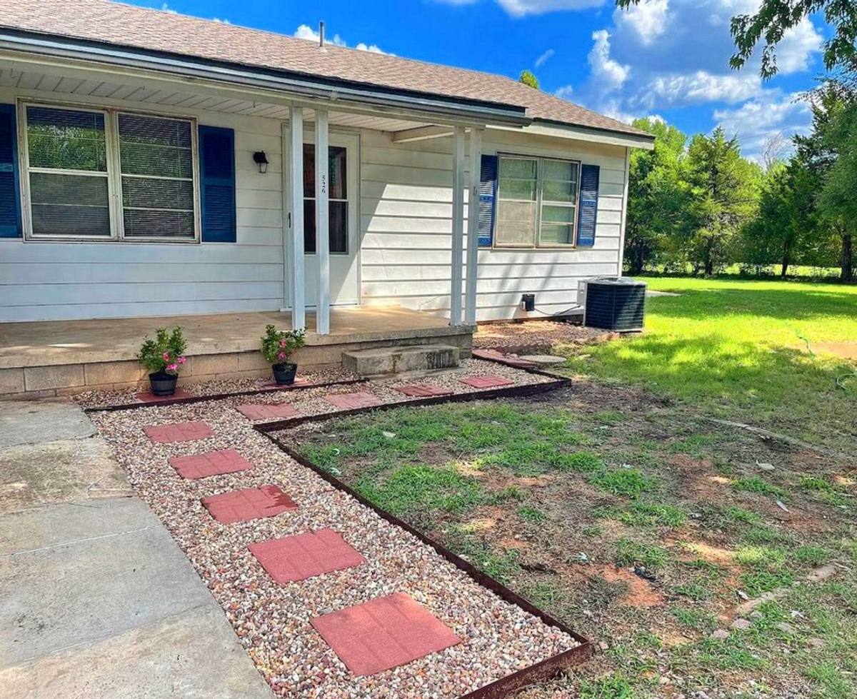 House for rent at 526 S Monocoupe Lane, Mustang, OK 73064