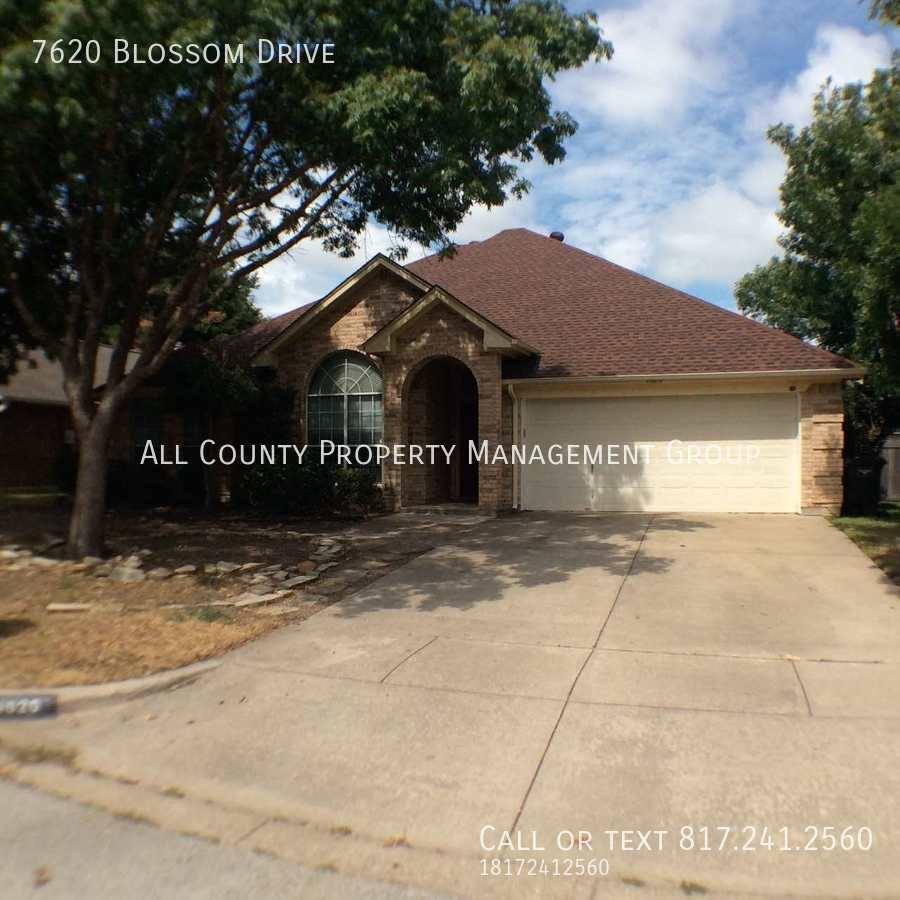 House for rent at 7620 Blossom Dr, Fort Worth, TX 76133