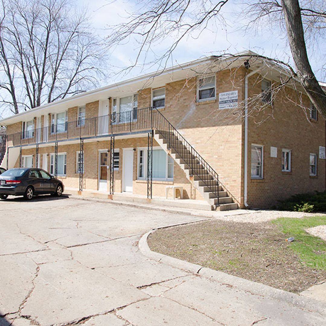 Apartment for rent at 830 Greenbrier Rd, Dekalb, IL 60115