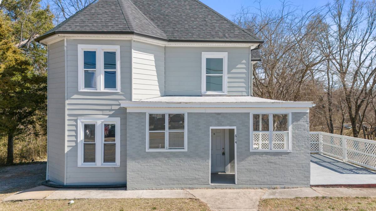 Apartment for rent at 614 S Main St, Farmville, VA 23901