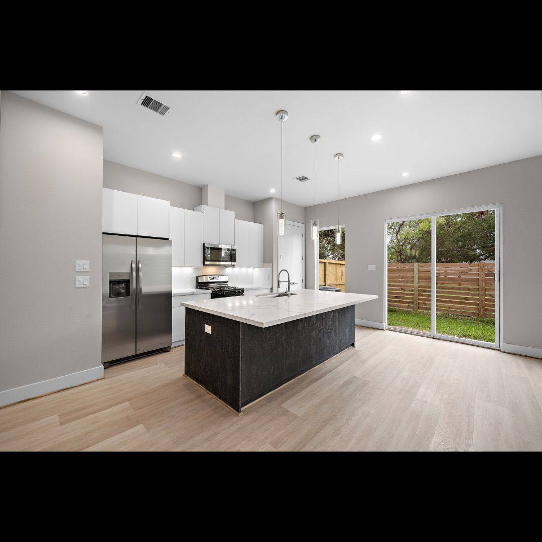 Townhouse for rent at 28 Bucan St, Houston, TX 77076