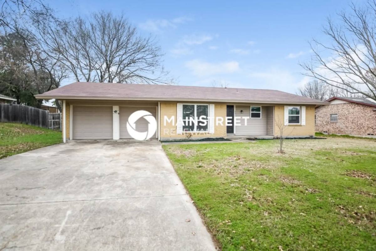 221 Highridge Dr, Desoto, TX 75115