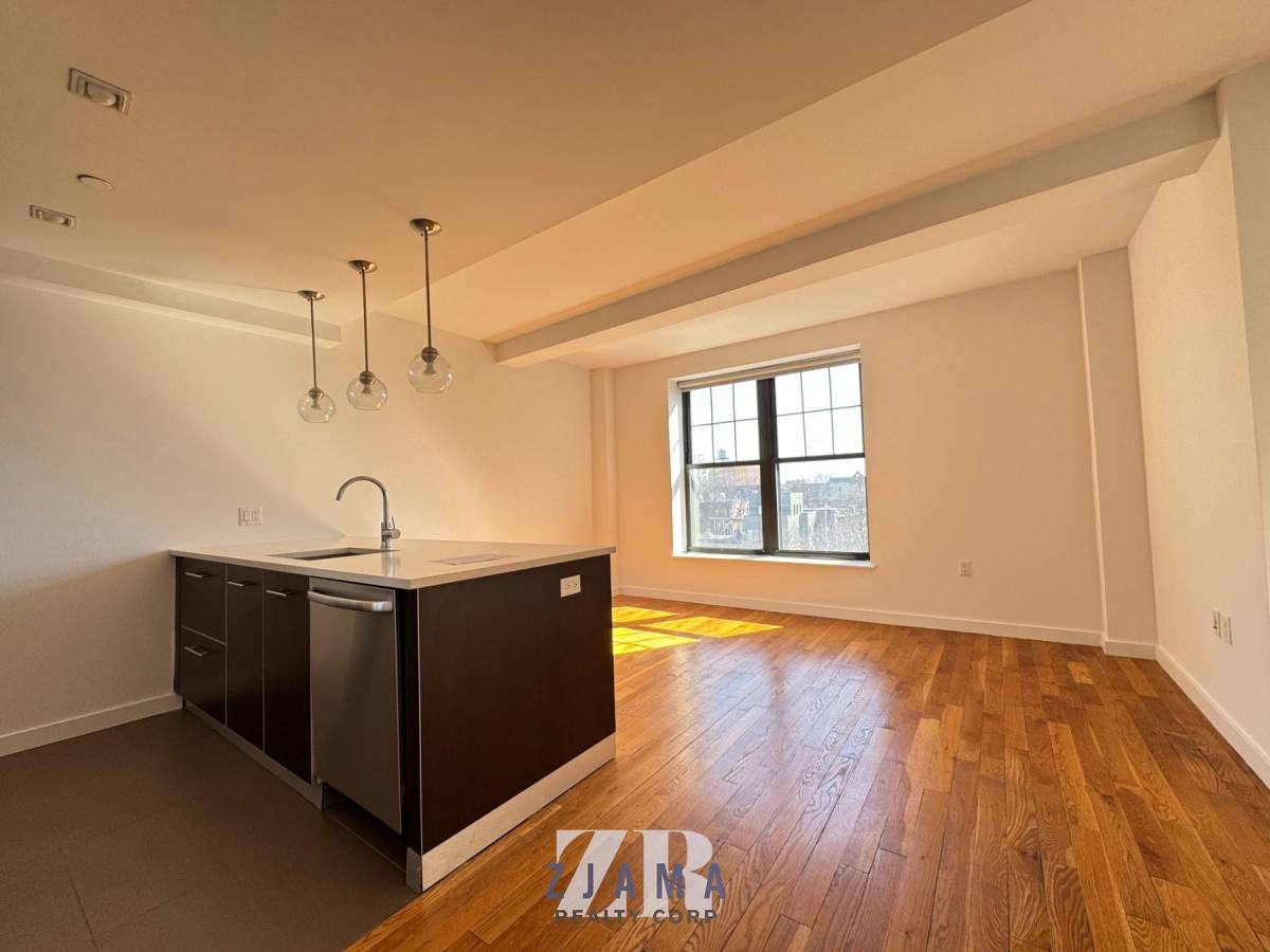 Apartment for rent at 123 Parkside Ave #5T, Brooklyn, NY 11226