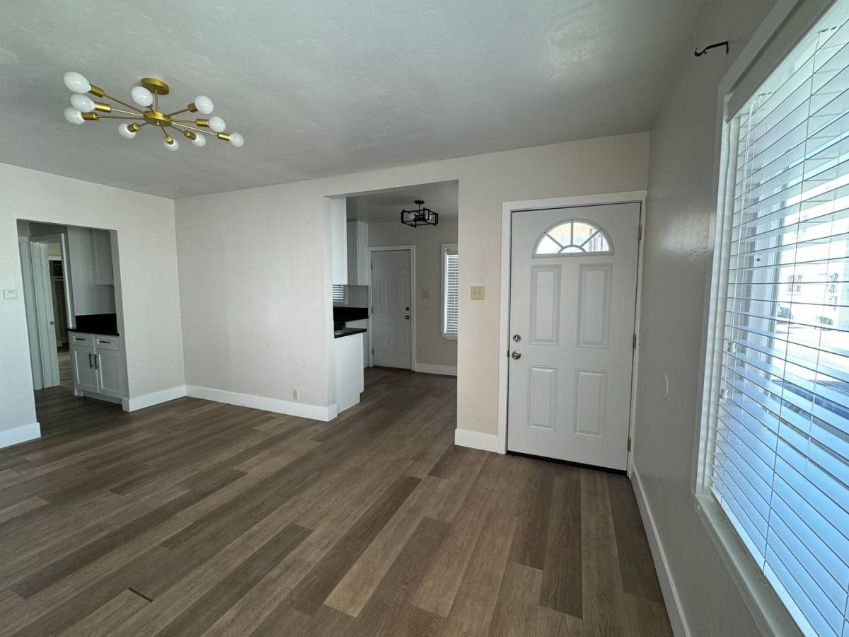 Apartment for rent at 1128 Orange Ave, Long Beach, CA 90813