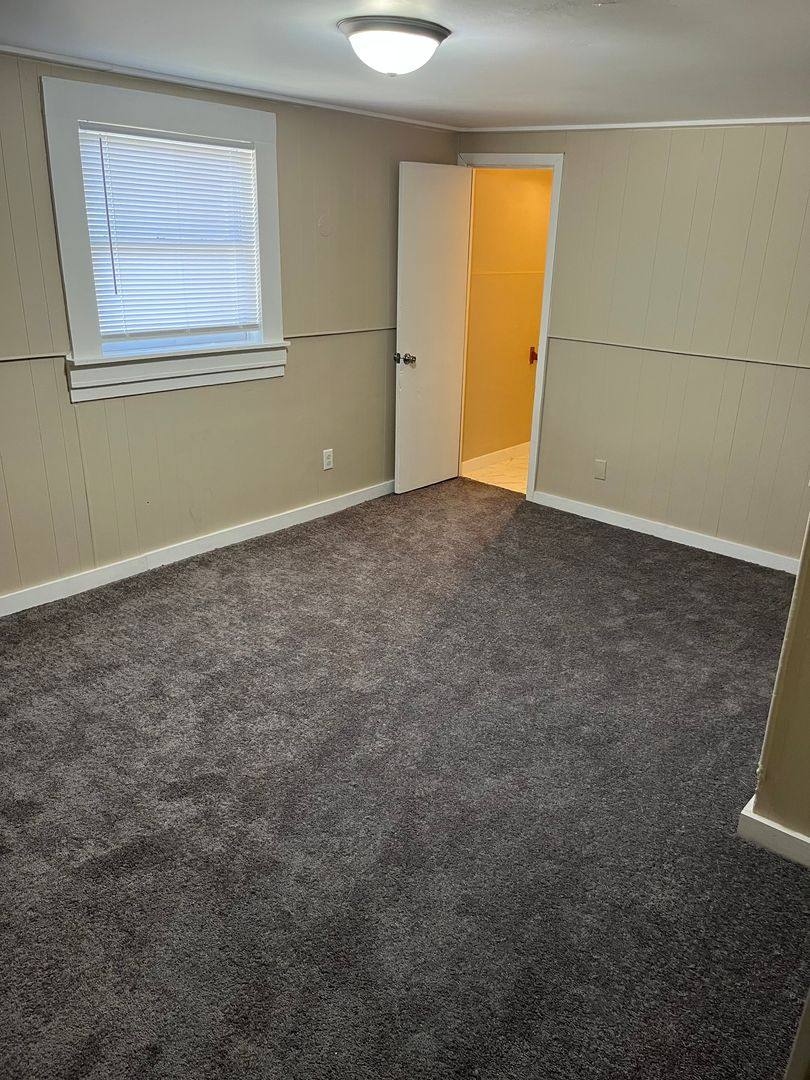 Apartment for rent at 727 N Hamilton St, Saginaw, MI 48602