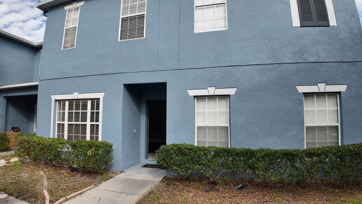 Townhouse for rent at 6735 Lake Rochester Lane, Gibsonton, FL 33534