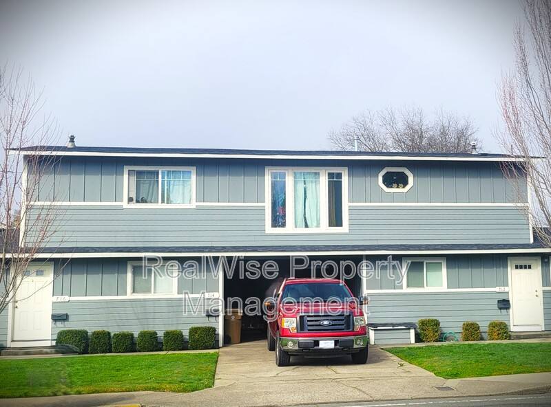 Apartment for rent at 714 SE 9th St, Grants Pass, OR 97526