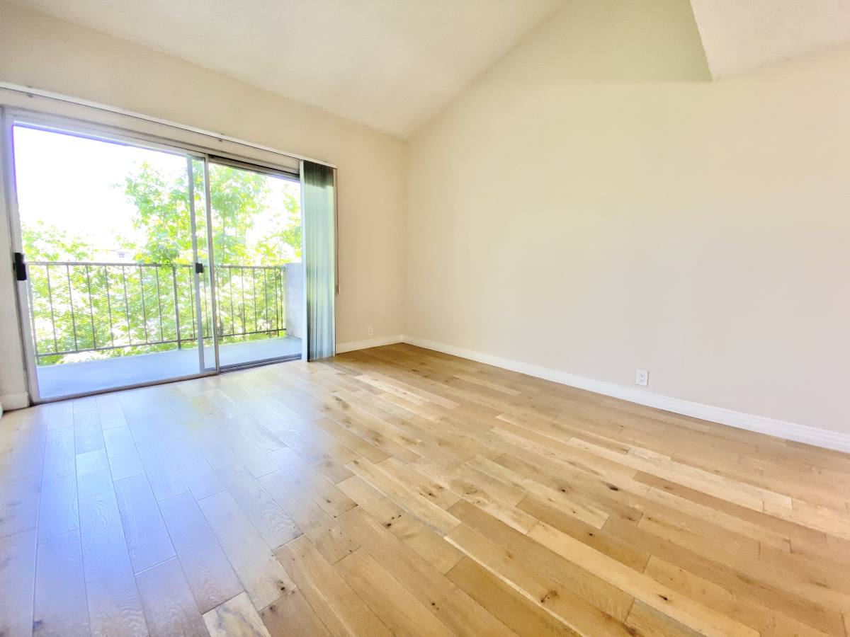 Apartment for rent at 959 S Gramercy Place #203, Los Angeles, CA 90019