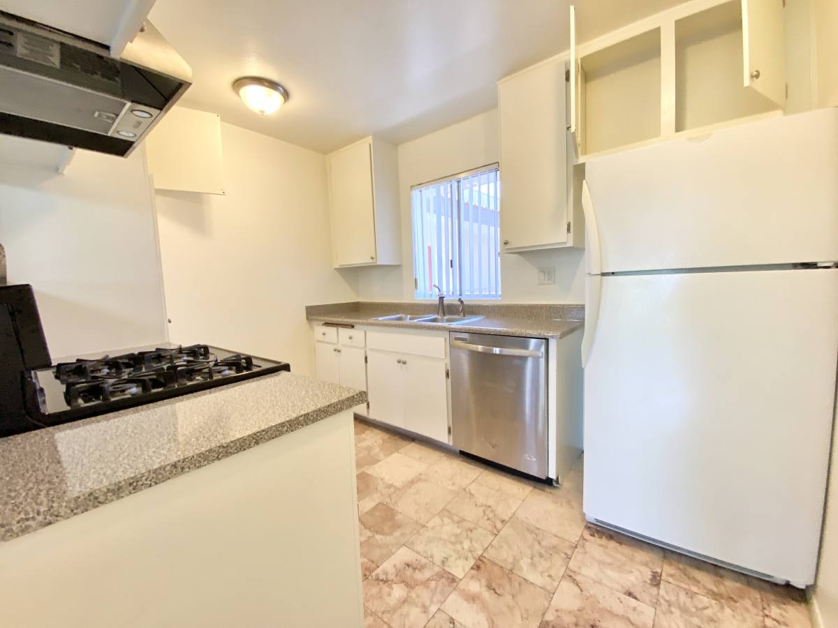 Apartment for rent at 959 S Gramercy Place #104, Los Angeles, CA 90019