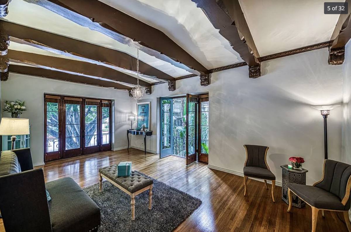 Apartment for rent at 4123 Wilshire Blvd #516, Los Angeles, CA 90010
