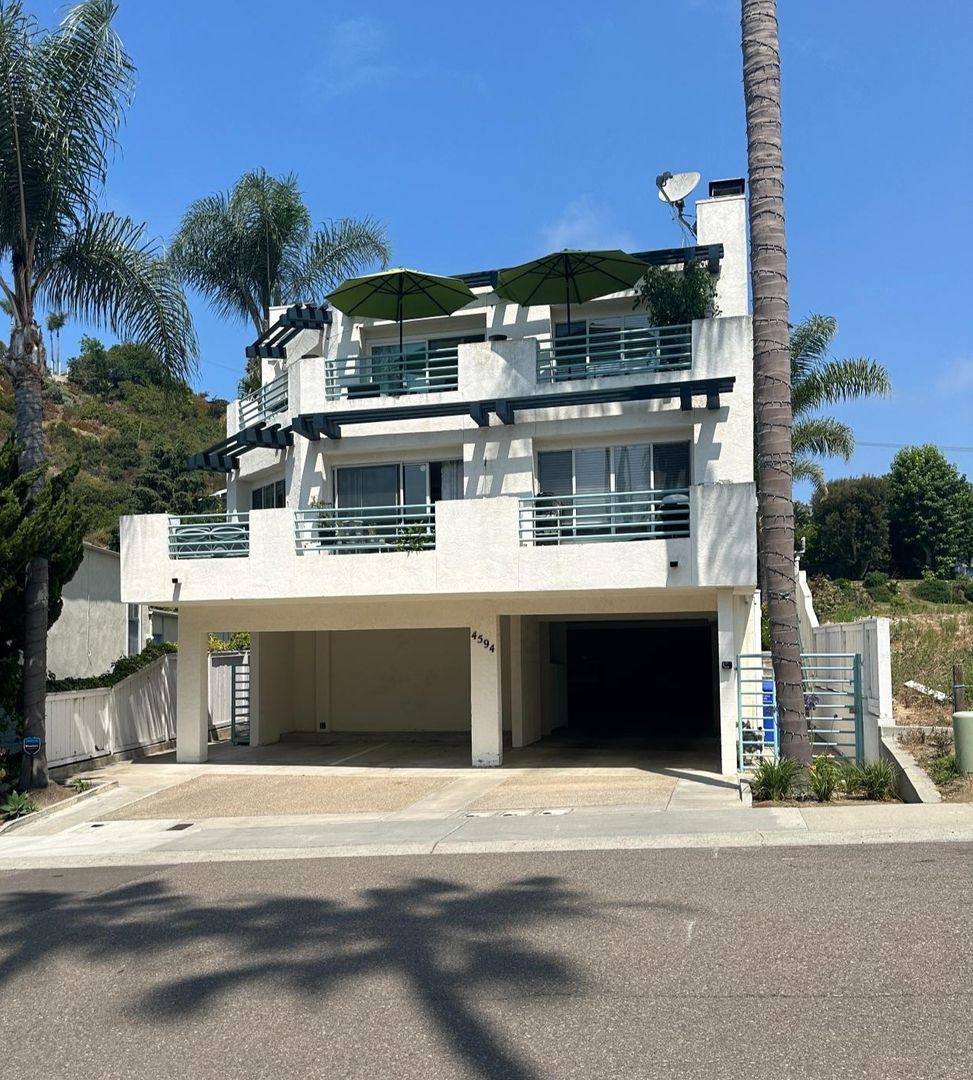 Apartment for rent at 4594 Cove Dr, Carlsbad, CA 92008