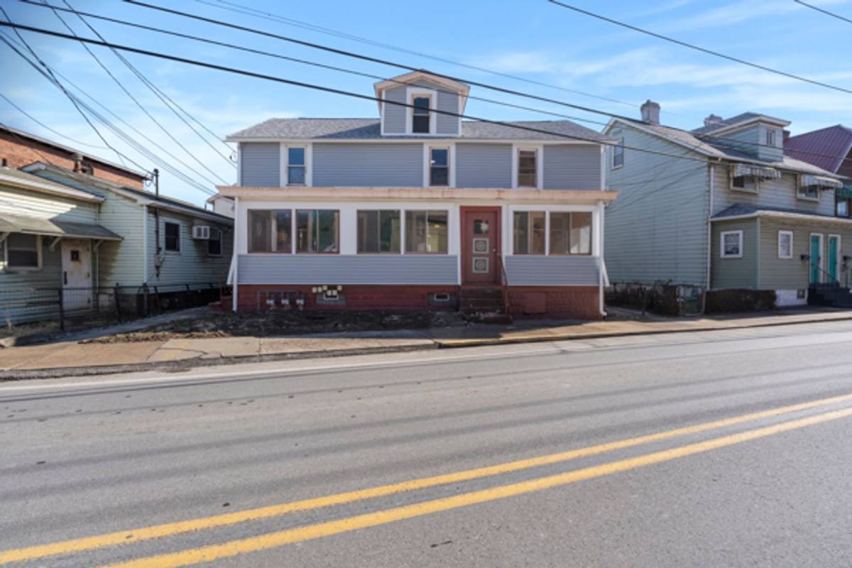 Apartment for rent at 113 River Ave, Brackenridge, PA 15014