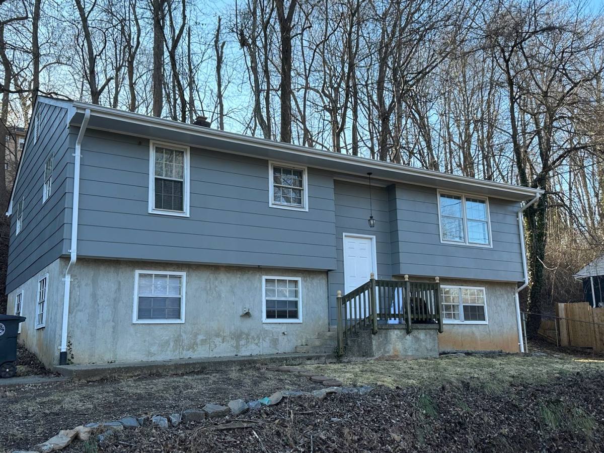 House for rent at 1021 Ardmore Dr, Lynchburg, VA 24501