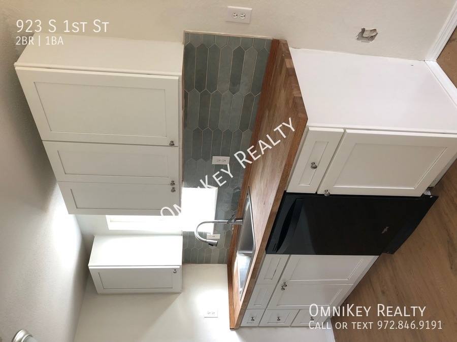 House for rent at 923 S 1st St, Sherman, TX 75090