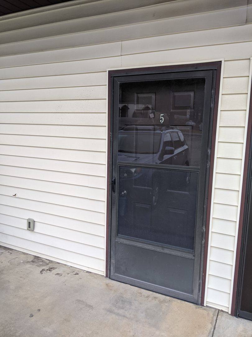 Apartment for rent at 5015 US-Highway 421 N, Vilas, NC 28692