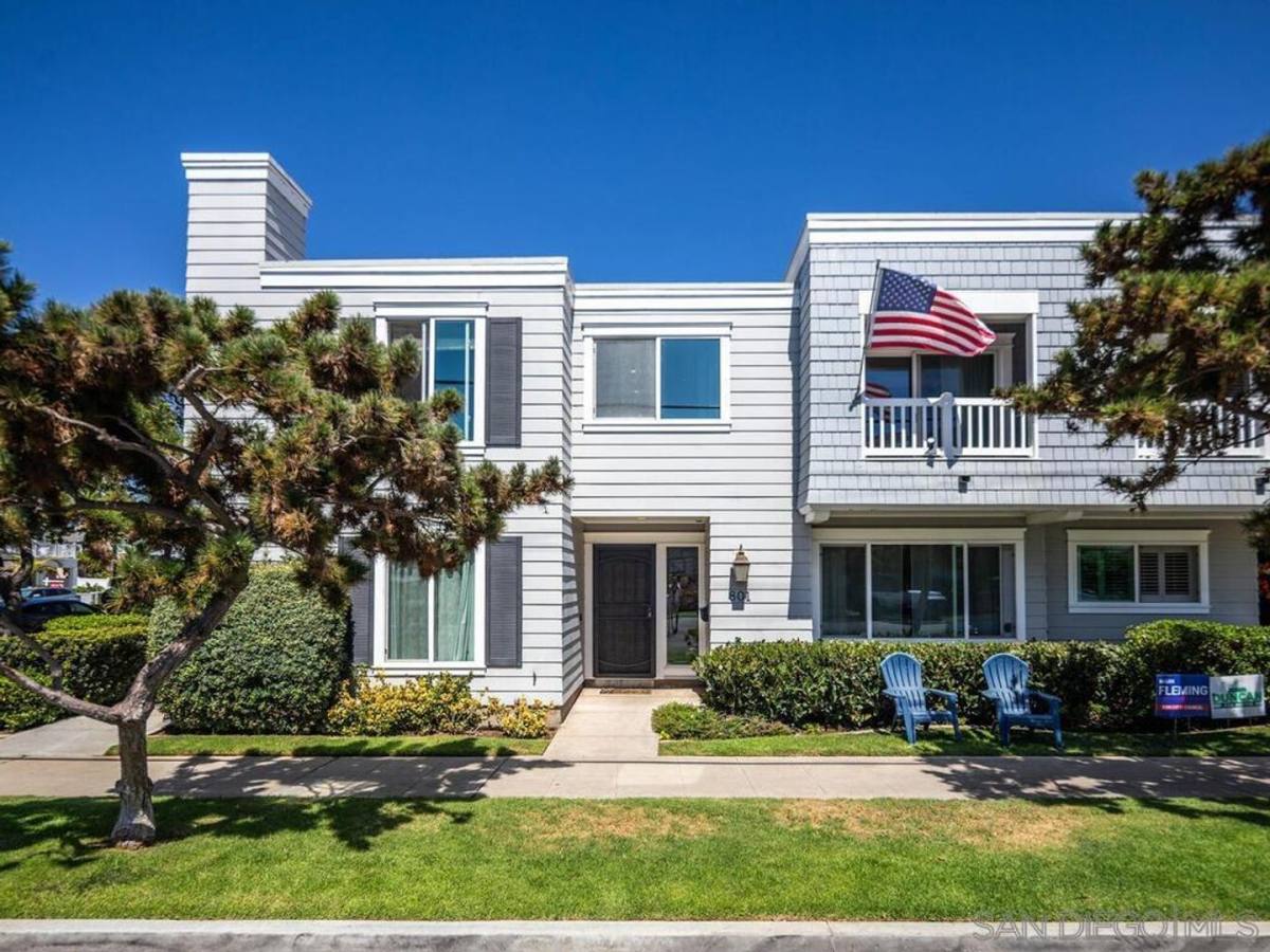 Apartment for rent at 801 8th St, Coronado, CA 92118