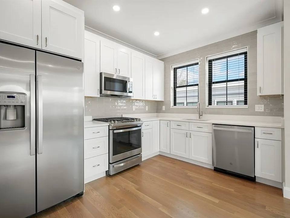 Apartment for rent at 281 Lamartine St #1, Jamaica Plain, MA 02130