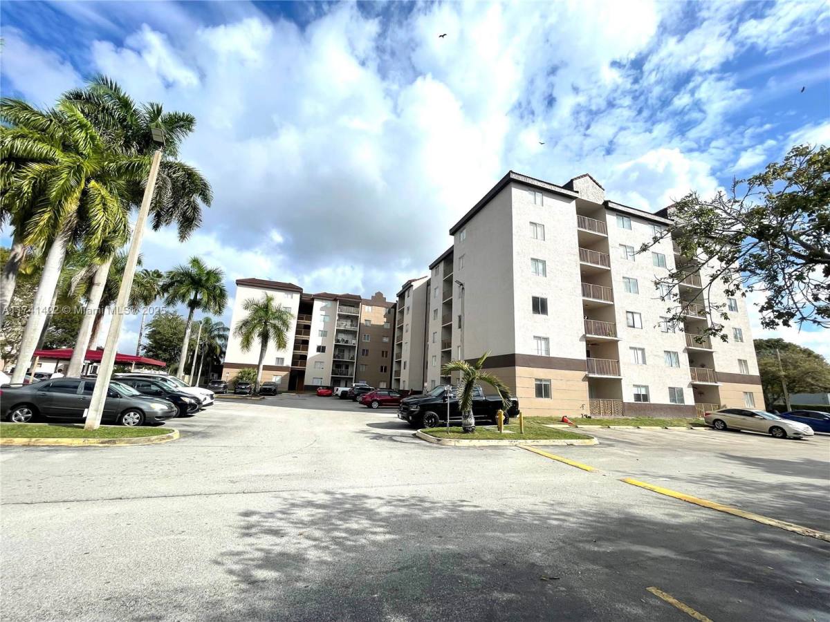 Apartment for rent at 15201 SW 80th St #205, Miami, FL 33193