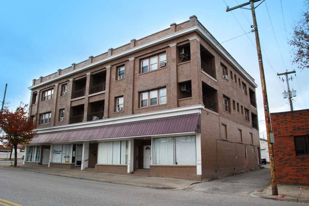 Apartment for rent at 607 20th St, Huntington, WV 25701