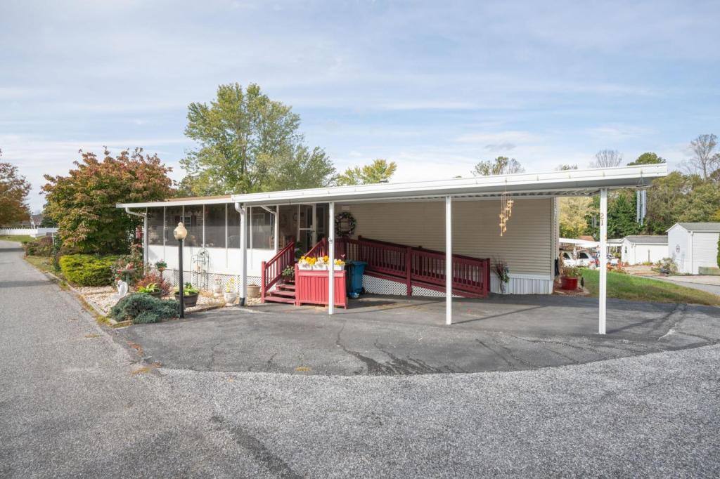 House for rent at 21 Violet Dr, Hendersonville, NC 28792