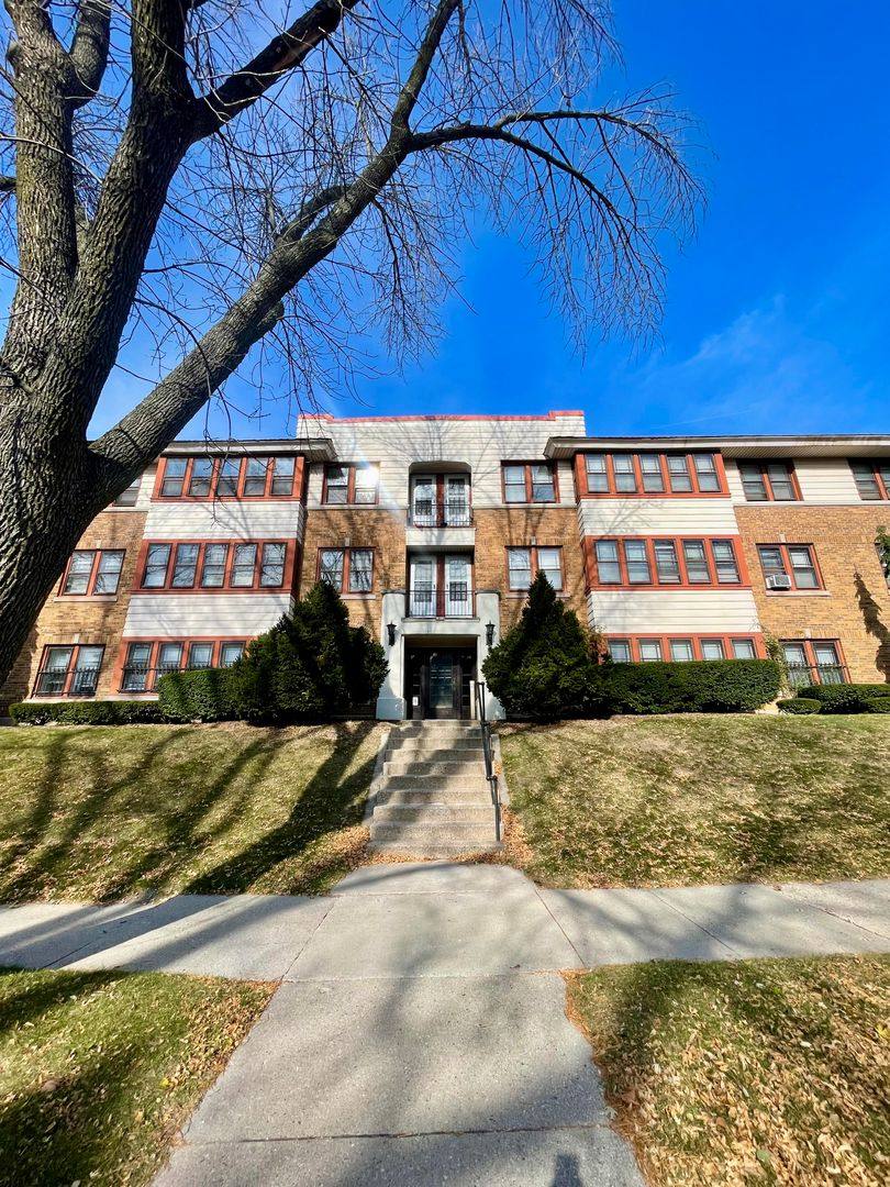 Apartment for rent at 1812 E Belleview Place, Milwaukee, WI 53211
