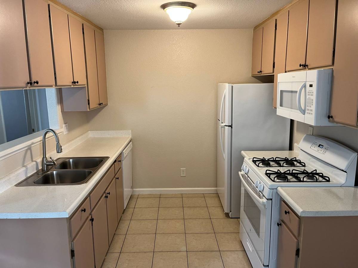 Apartment for rent at 665 Ascot Dr, Vista, CA 92083