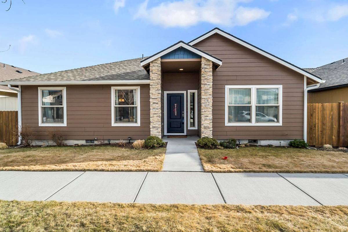 House for rent at 21285 SE Daylily Ave, Bend, OR 97702