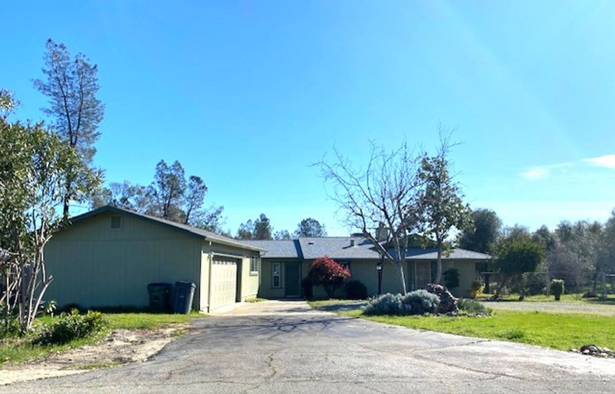 House for rent at 7169 Bohn Blvd, Anderson, CA 96007