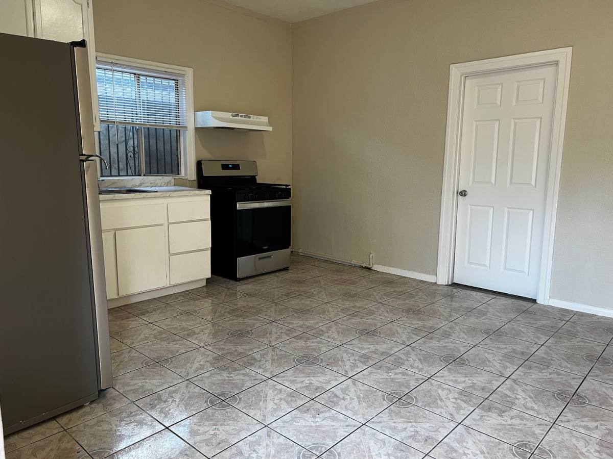 Apartment for rent at 1018 W 57th St, Los Angeles, CA 90037