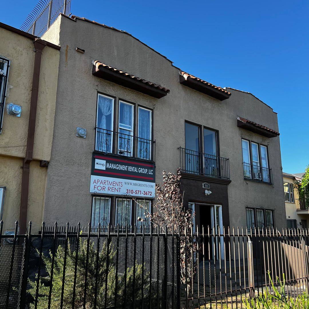 Apartment for rent at 1018 W 57th St, Los Angeles, CA 90037