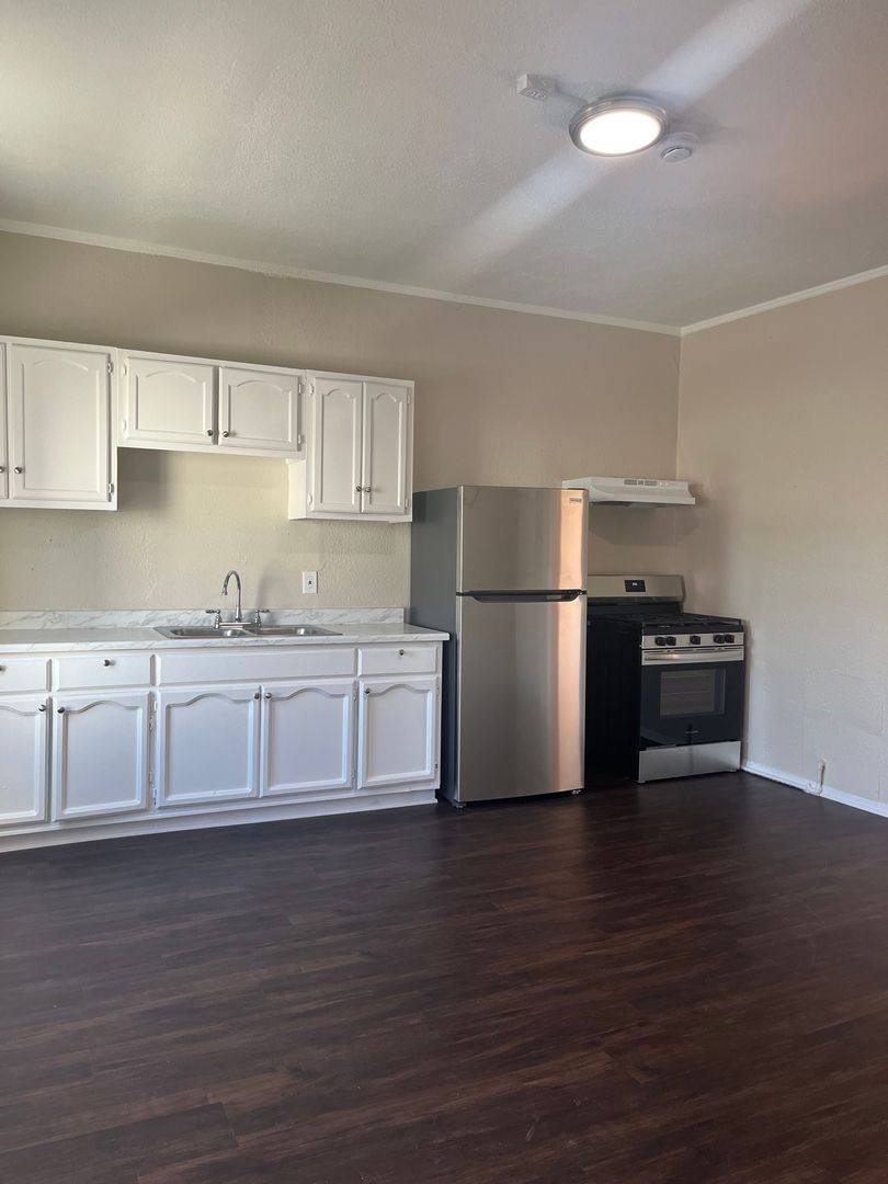 Apartment for rent at 1018 W 57th St, Los Angeles, CA 90037