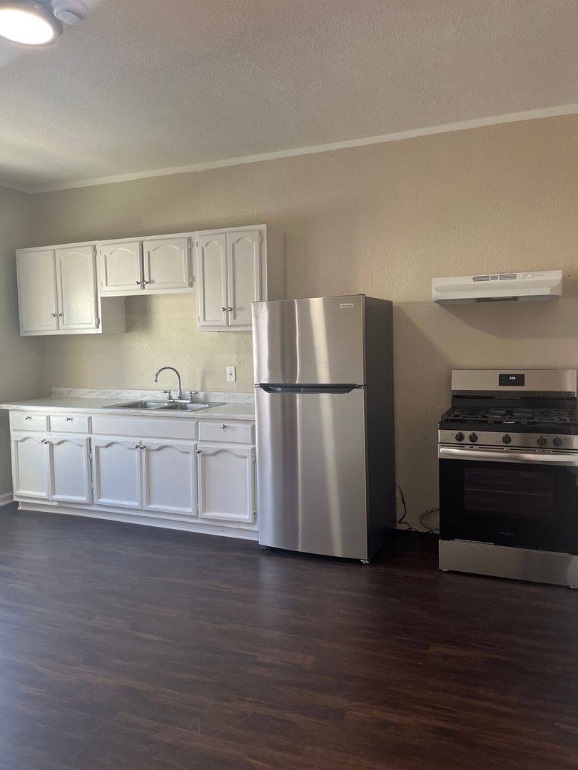 Apartment for rent at 1018 W 57th St, Los Angeles, CA 90037