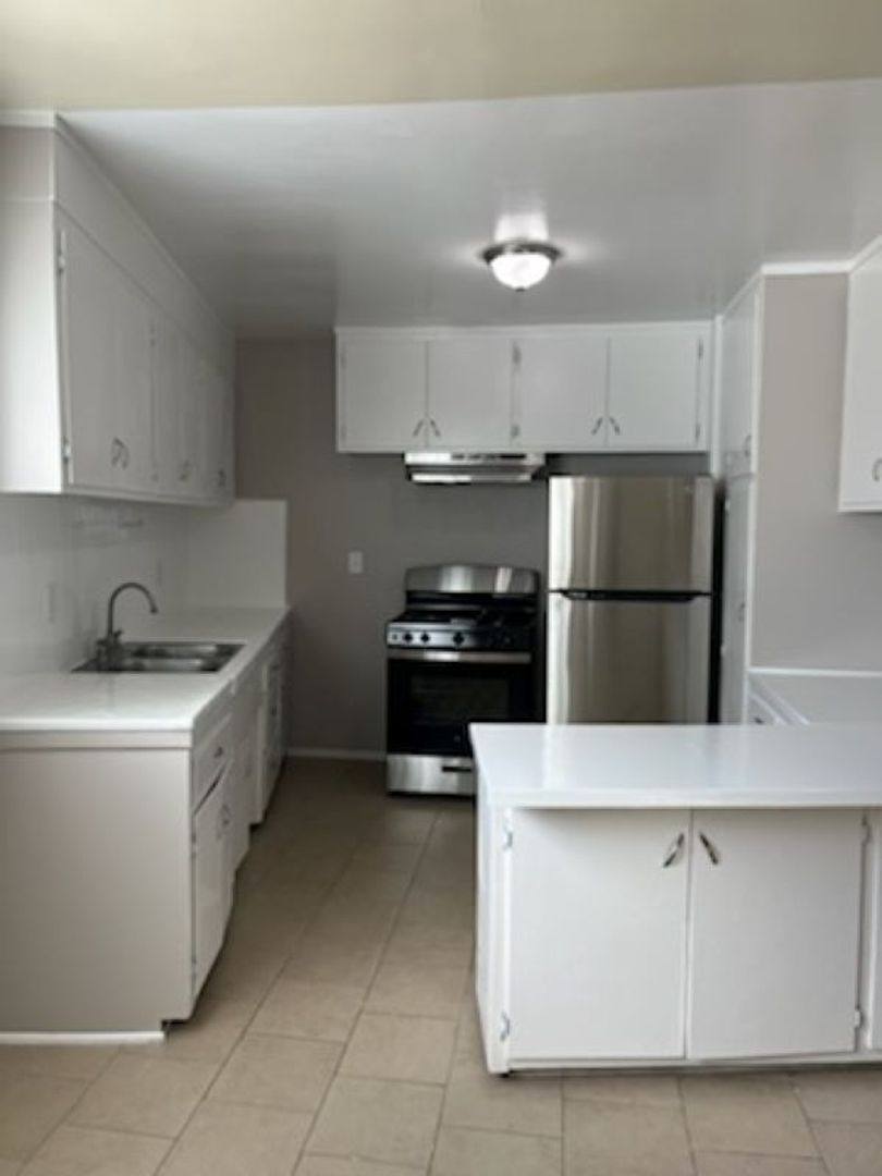 Apartment for rent at 4525 August St, Los Angeles, CA 90008