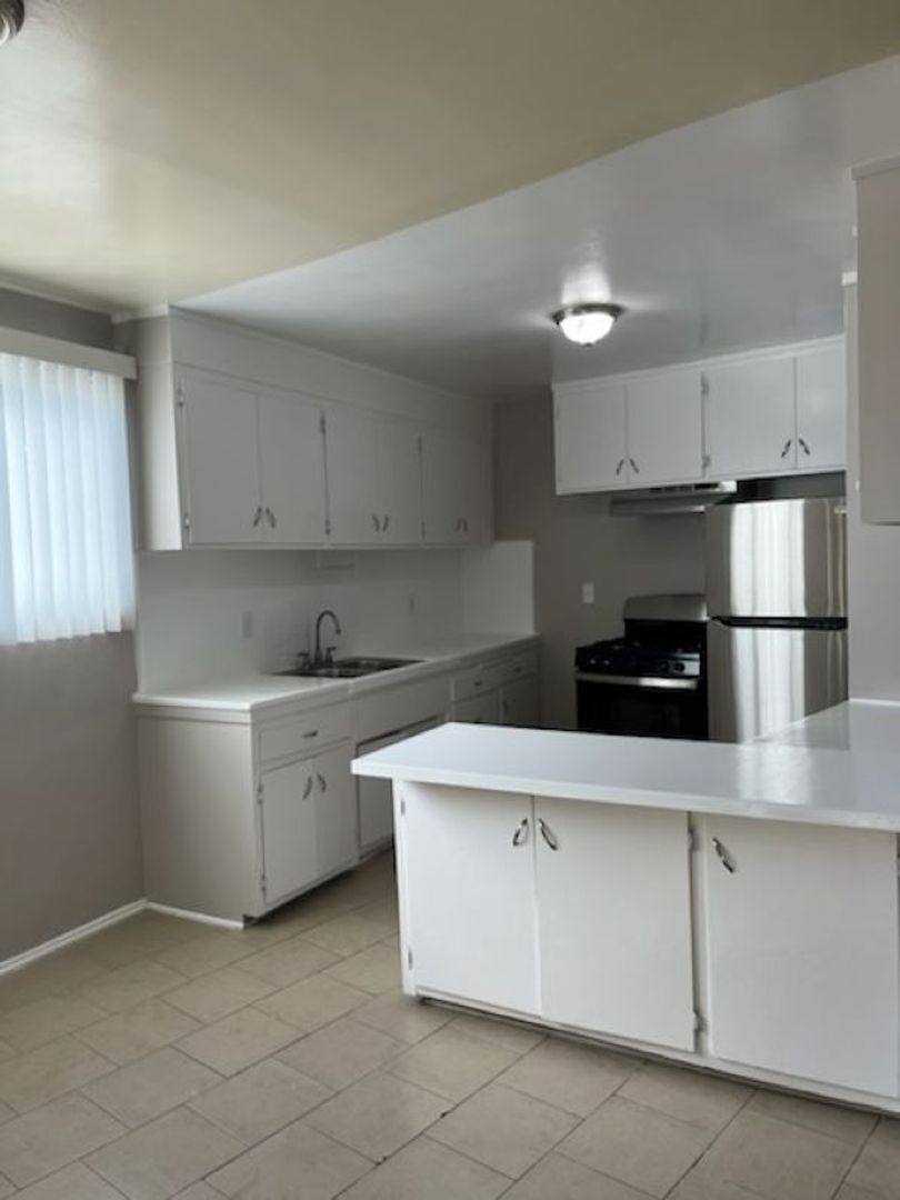 Apartment for rent at 4525 August St, Los Angeles, CA 90008