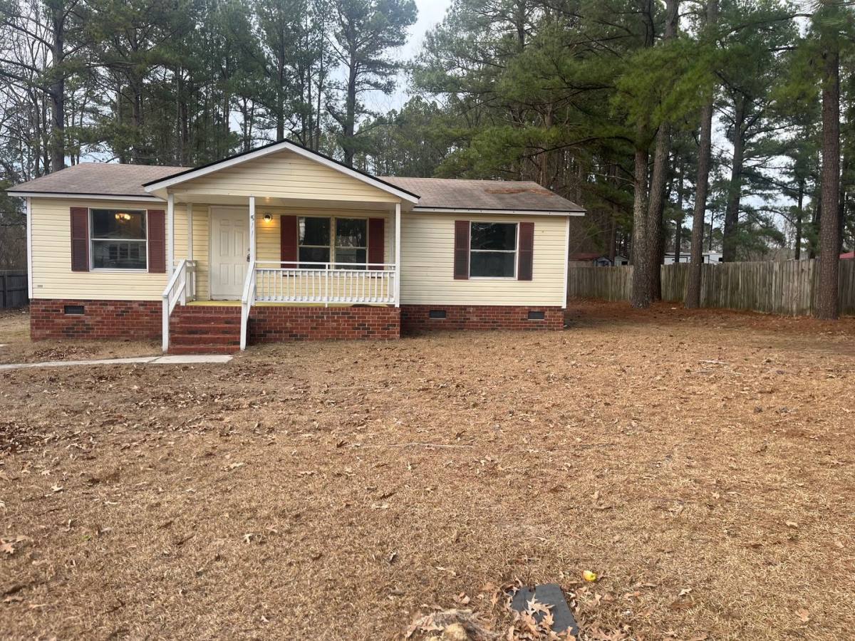 House for rent at 511 Inverary Dr, Raeford, NC 28376