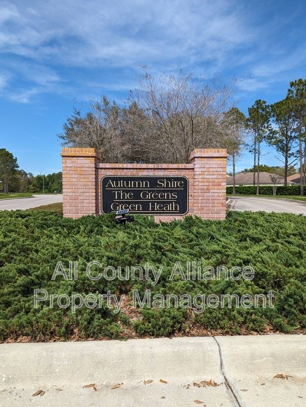 Townhouse for rent at 5727 Autumn Shire Dr, Zephyrhills, FL 33541