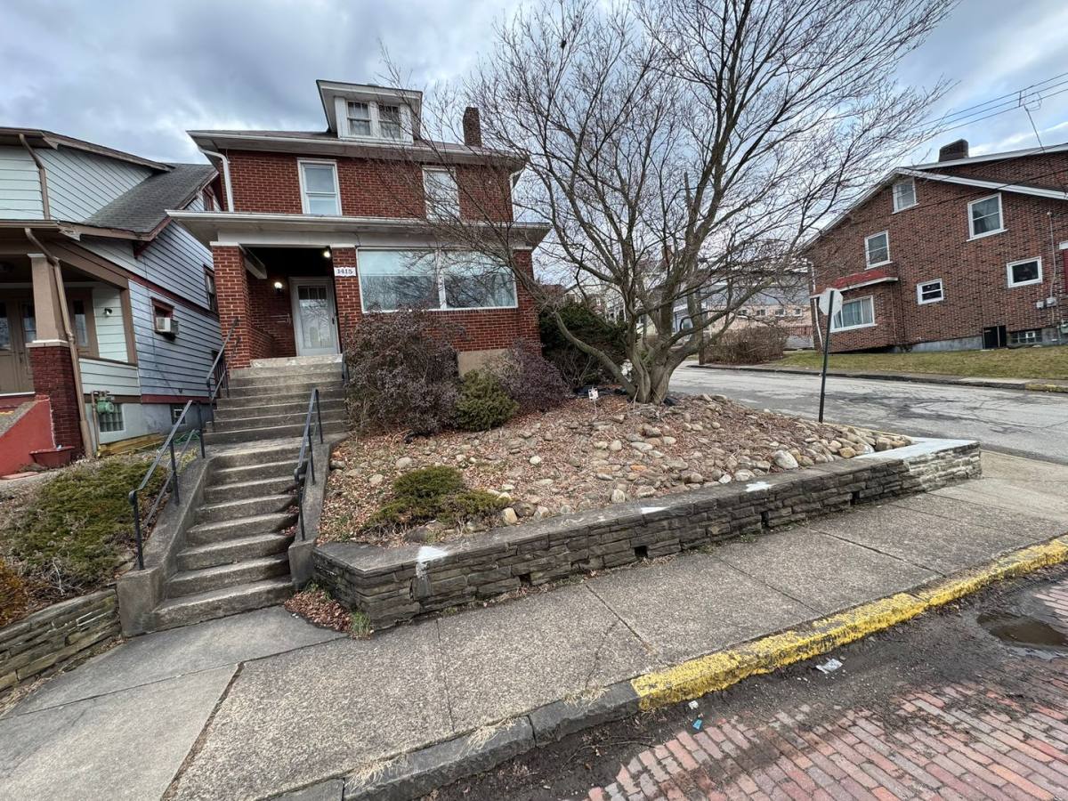 Apartment for rent at 1415 Freemont St, McKeesport, PA 15132