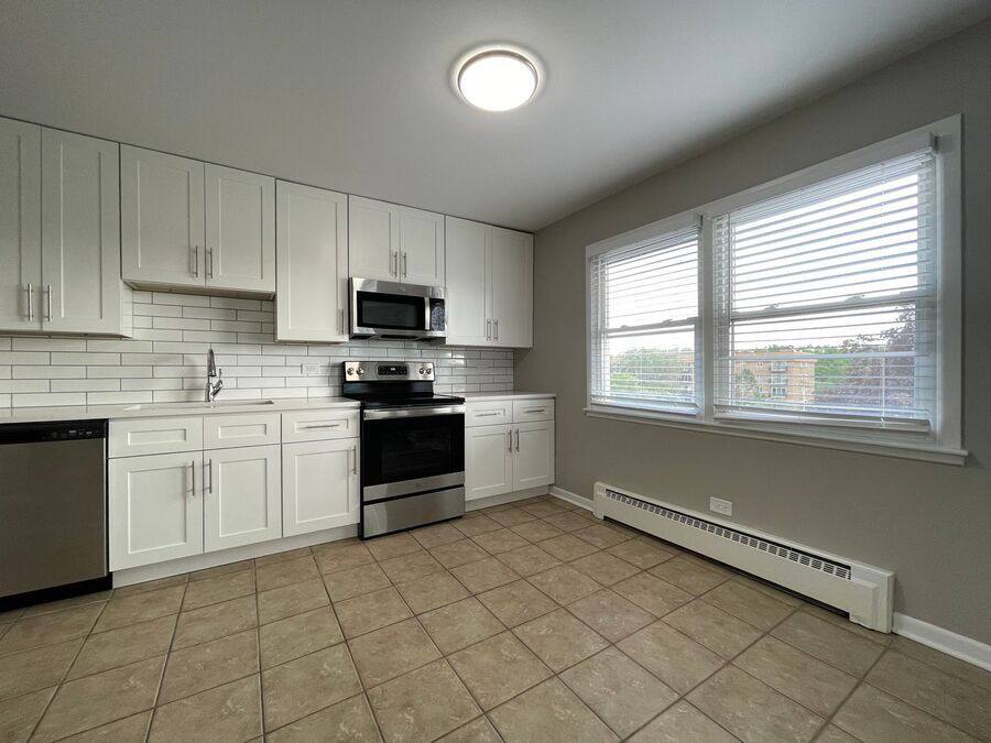 Apartment for rent at 5107 Washington St #29 R, Downers Grove, IL 60515