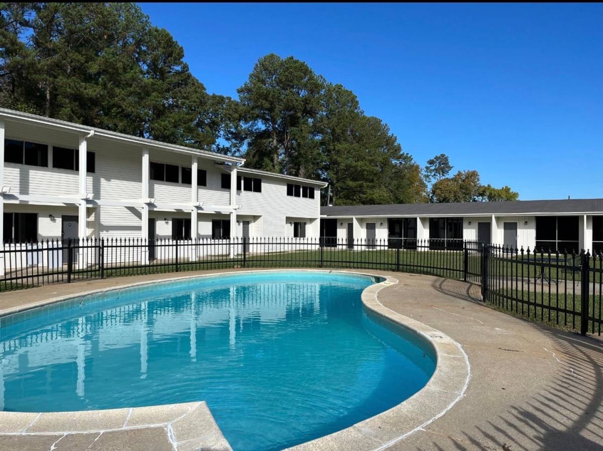 Courtyard Apartment Homes, 4609 Broadmoor Dr, Meridian, MS 39305 - Apartment for Rent